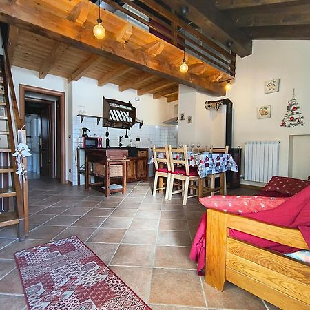 Petit Royal - Appartamento Charmant Per 6 Persone - Con Soppalco - Maisons De Charme Champoluc Esterno foto