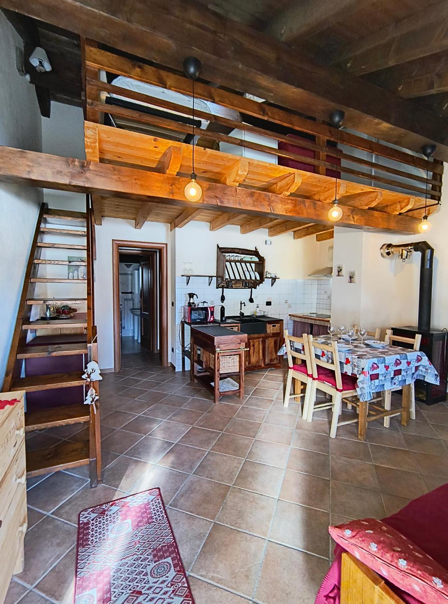 Petit Royal - Appartamento Charmant Per 6 Persone - Con Soppalco - Maisons De Charme Champoluc Esterno foto