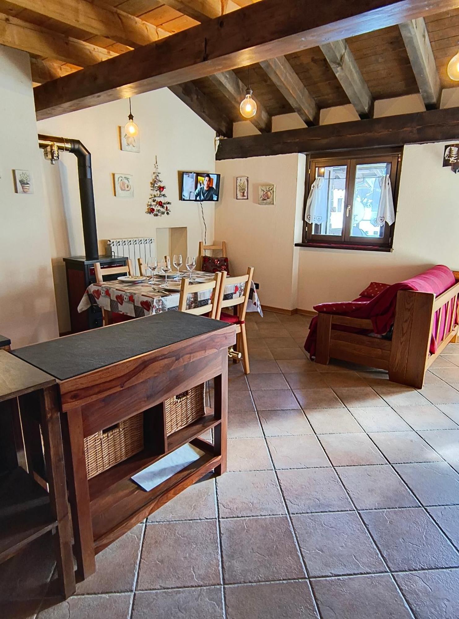 Petit Royal - Appartamento Charmant Per 6 Persone - Con Soppalco - Maisons De Charme Champoluc Esterno foto