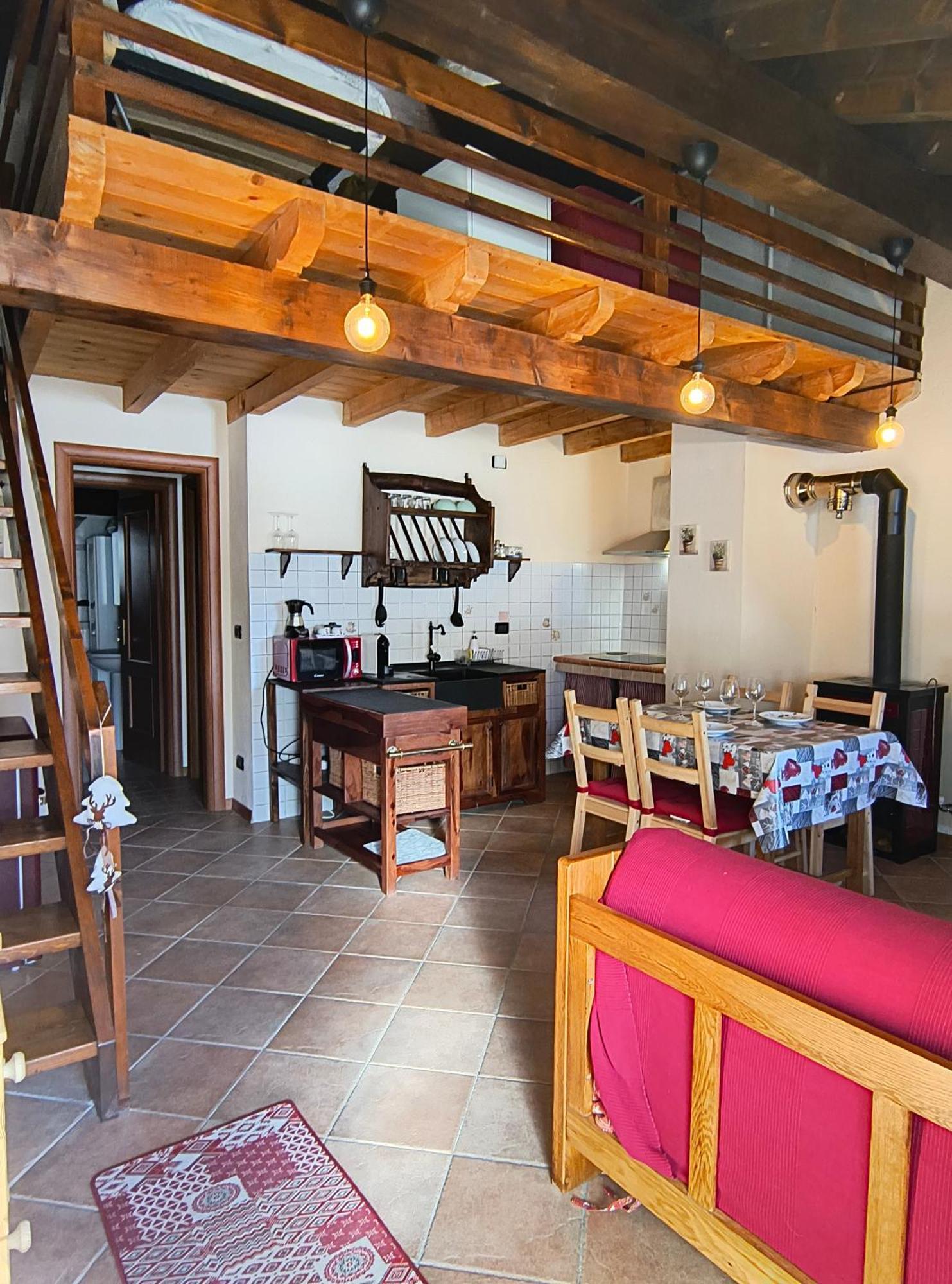 Petit Royal - Appartamento Charmant Per 6 Persone - Con Soppalco - Maisons De Charme Champoluc Esterno foto